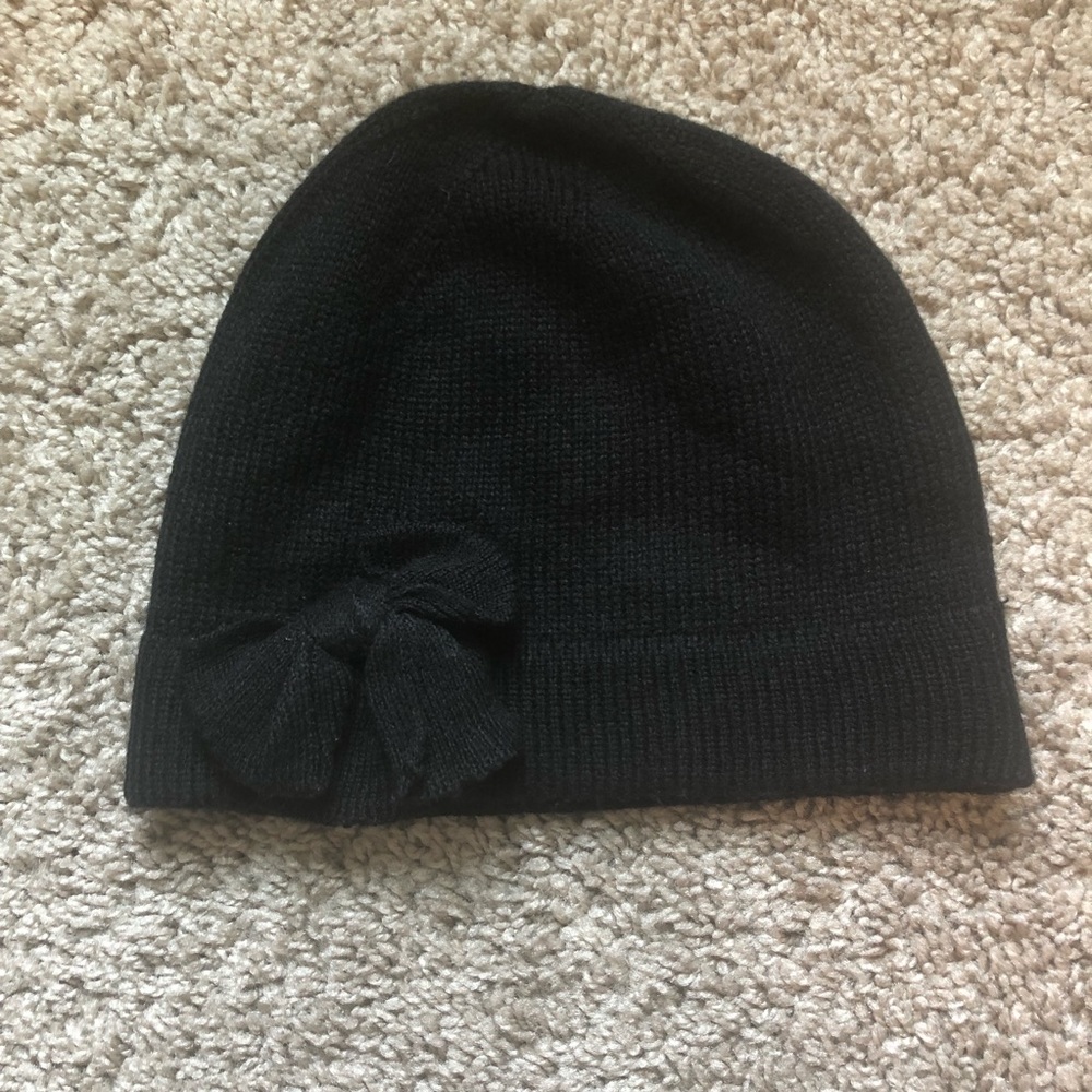 Jessica Simpson black bow fitted beanie